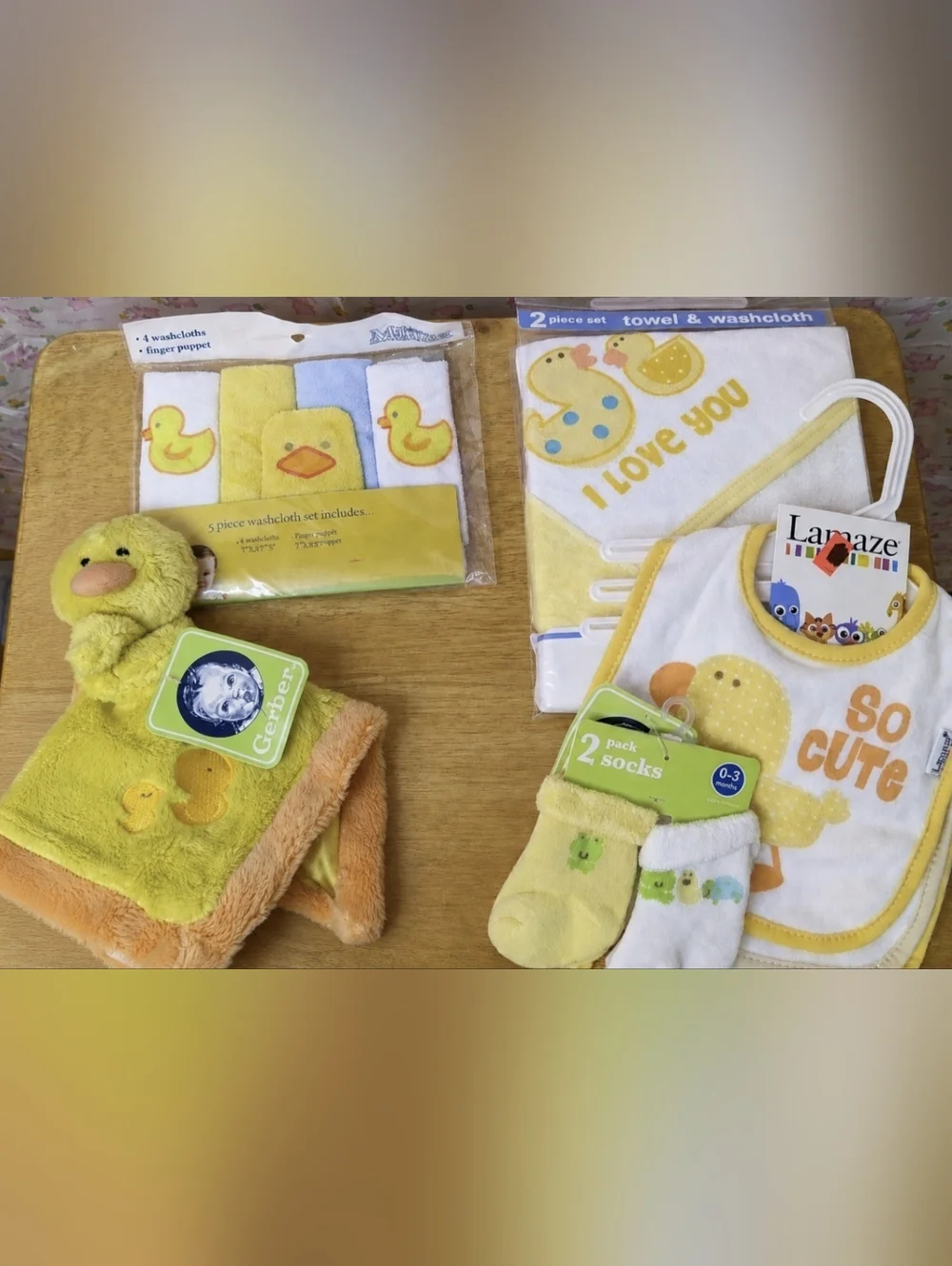 New duck and friends gift set hooded towel washcloths bibs socks blankie, T19MIS